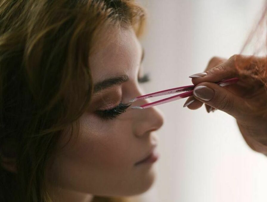 <span style="font-style: italic;">Machiaj de mireasa </span>